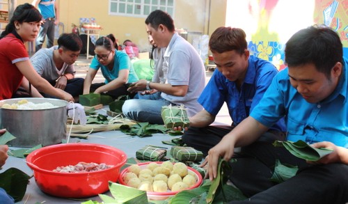 Thành phố Hồ Chí Minh tặng quà tết cho thanh niên khuyết tật - ảnh 2